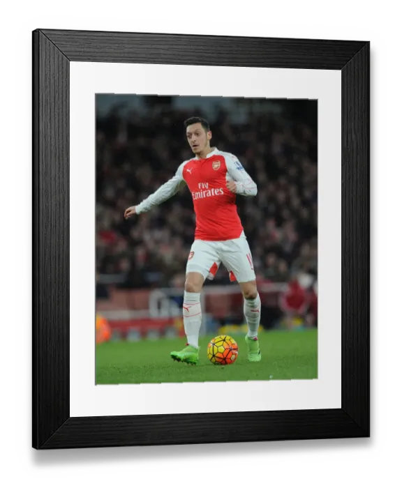 Framed Print : Mesut Ozil: Arsenal vs Swansea City (Premier League 2015-16)