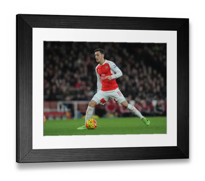 Framed Print : Mesut Ozil: Arsenal vs Swansea City (Premier League 2015-16) Framed Print : Mesut Ozil: Arsenal vs Swansea City (Premier League 2015-16)