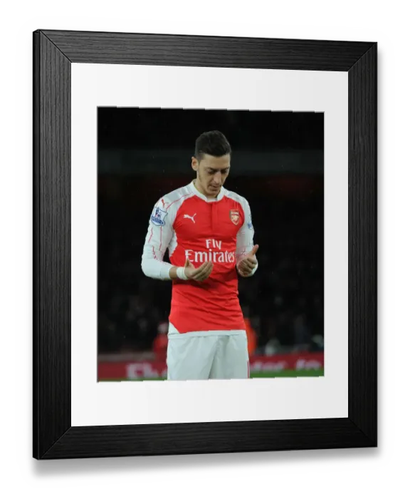Framed Print : Mesut Ozil: Arsenal's Star Ahead of Arsenal vs Swansea City (2015-16) Framed Print : Mesut Ozil: Arsenal's Star Ahead of Arsenal vs Swansea City (2015-16)
