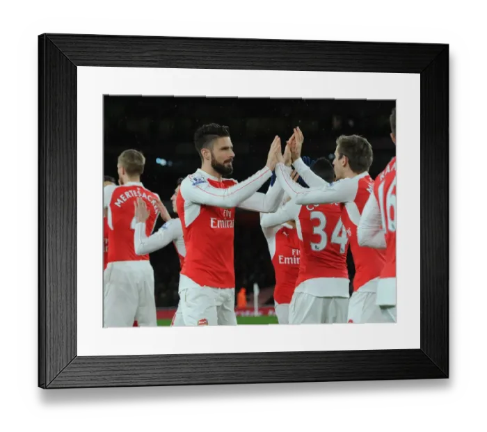 Framed Print : Olivier Giroud Gears Up for Arsenal vs Swansea City Clash in Premier League (2015-16)