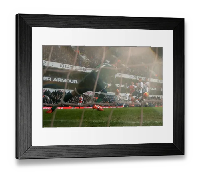 Framed Print : Alexis Sanchez's Thrilling Goal Under Pressure From Alderweireld and Dembele: Tottenham vs. Arsenal, Premier League 2015-16