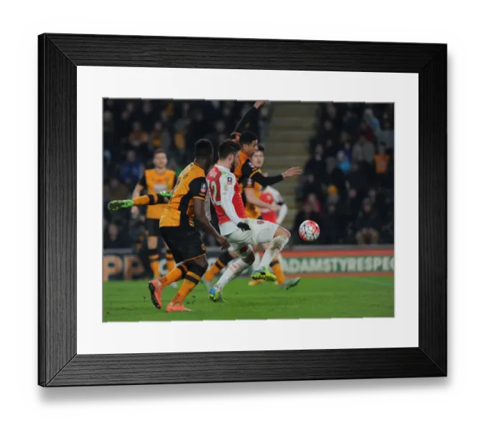 Framed Print : Olivier Giroud's Decisive FA Cup Goal: Arsenal Triumphs Over Hull City