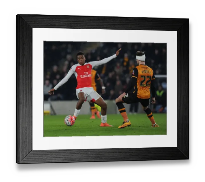 Framed Print : Arsenal's Alex Iwobi vs. Hull's Nick Powell: FA Cup Fifth Round Replay Showdown