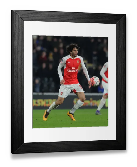 Framed Print : Mohamed Elneny in Action: Arsenal's FA Cup Battle against Hull City, 2016