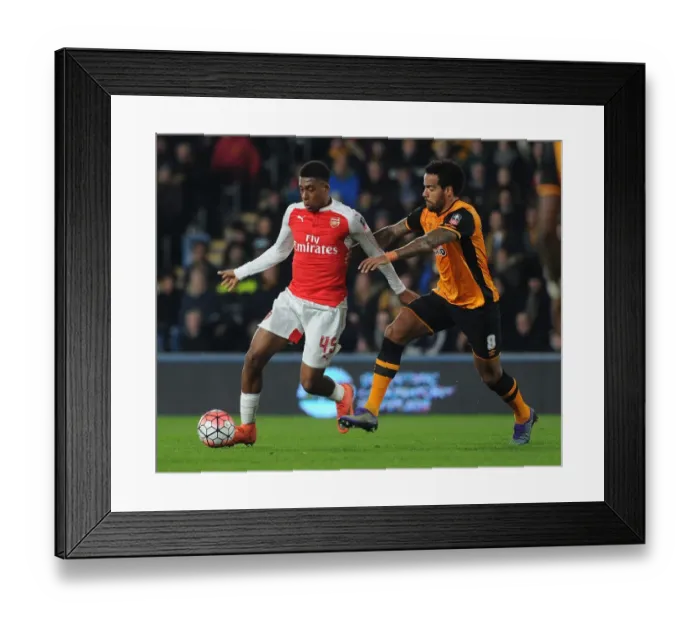 Framed Print : Clash of Midfield Maestros: Iwobi vs. Huddlestone in FA Cup Showdown Framed Print : Clash of Midfield Maestros: Iwobi vs. Huddlestone in FA Cup Showdown