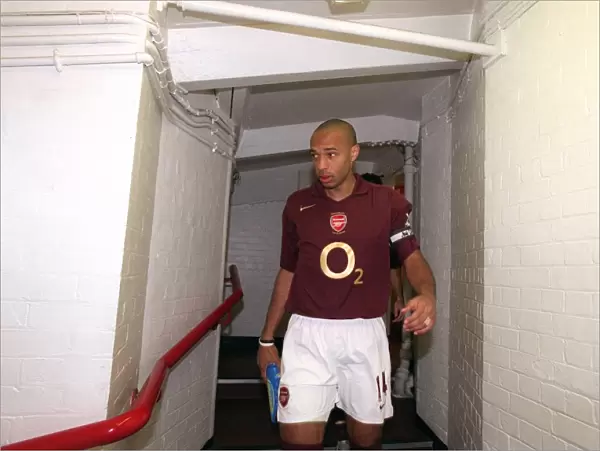 Thierry Henry (Arsenal) walks down the players tunnell. Arsenal 3: 1 Sunderland