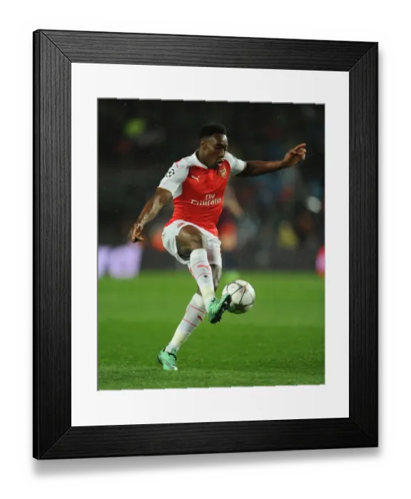 Framed Print : Danny Welbeck in Action: Arsenal vs. Barcelona, UEFA Champions League 2015-16