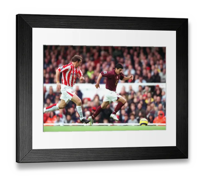 Framed Print : Jose Reyes (Arsenal) Alan Stubbs (Sunderland). Arsenal 3: 1 Sunderland Framed Print : Jose Reyes (Arsenal) Alan Stubbs (Sunderland). Arsenal 3: 1 Sunderland