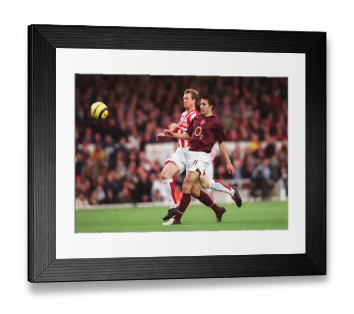Framed Print : Van Persie's Brilliance: Arsenal's 3-1 Victory Over Sunderland, 5 / 11 / 05 Framed Print : Van Persie's Brilliance: Arsenal's 3-1 Victory Over Sunderland, 5 / 11 / 05