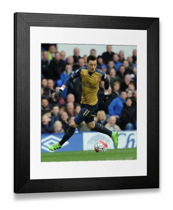 Framed Print : Mesut Ozil in Action: Everton vs Arsenal, Premier League 2015-16