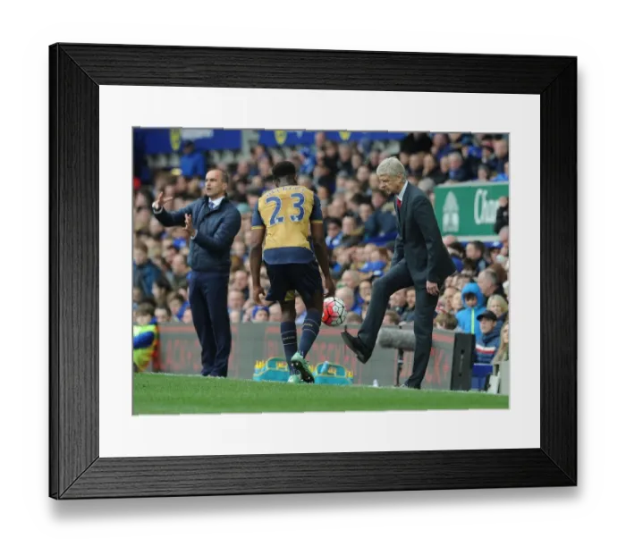 Framed Print : Arsene Wenger and Danny Welbeck in Action: Premier League 2015-16 - Arsenal at Everton
