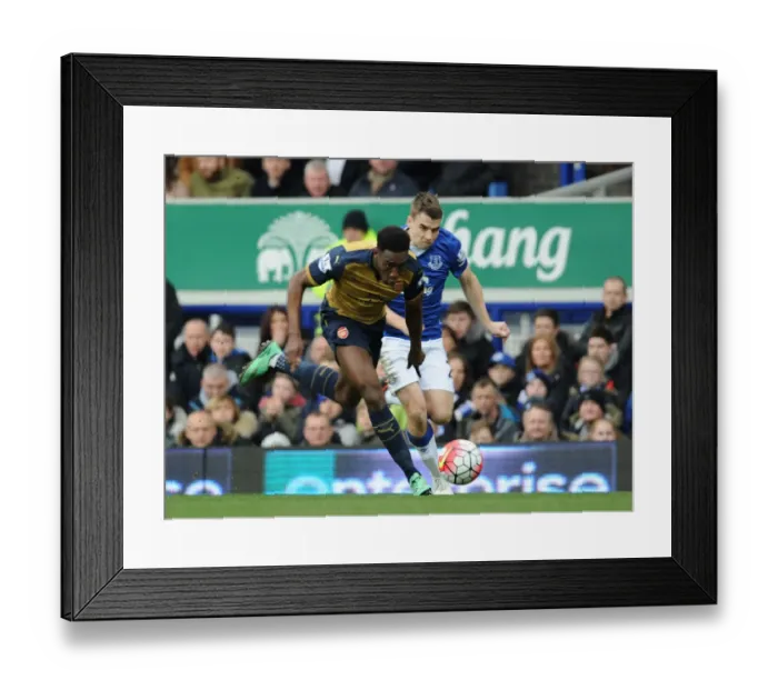 Framed Print : Welbeck vs Coleman: A Premier League Battle at Goodison Park - Everton vs Arsenal, 2015-16 Framed Print : Welbeck vs Coleman: A Premier League Battle at Goodison Park - Everton vs Arsenal, 2015-16