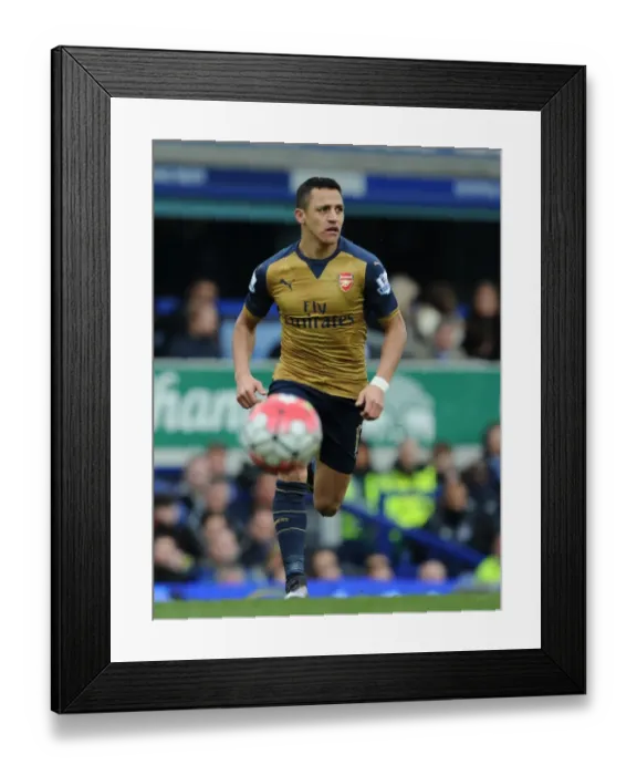 Framed Print : Alexis Sanchez in Action: Everton vs Arsenal, Premier League 2015-16