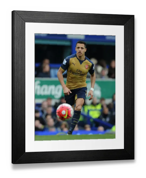Framed Print : Alexis Sanchez in Action: Everton vs Arsenal, Premier League 2015-16