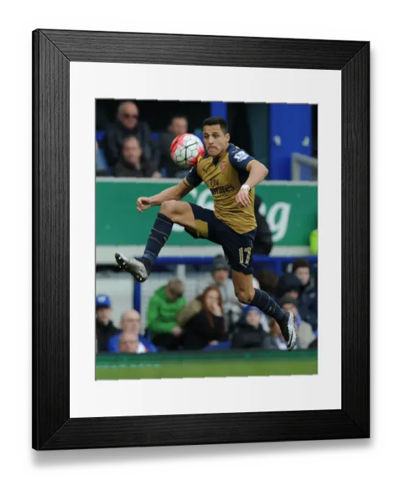 Framed Print : Alexis Sanchez: In Action Against Everton in Premier League 2015-16
