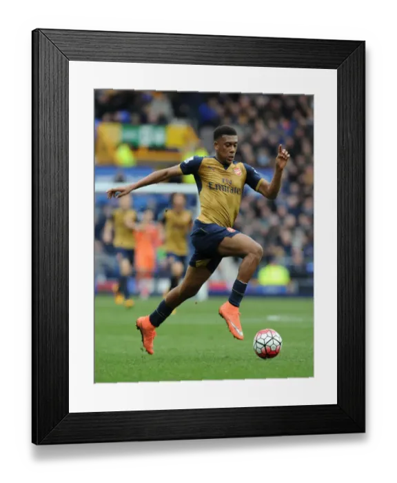 Framed Print : Iwobi in Action: Everton vs. Arsenal, Premier League 2015-16