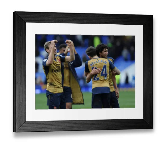 Framed Print : Arsenal Celebrate Hard-Fought Victory Over Everton in Premier League (2015-16) Framed Print : Arsenal Celebrate Hard-Fought Victory Over Everton in Premier League (2015-16)