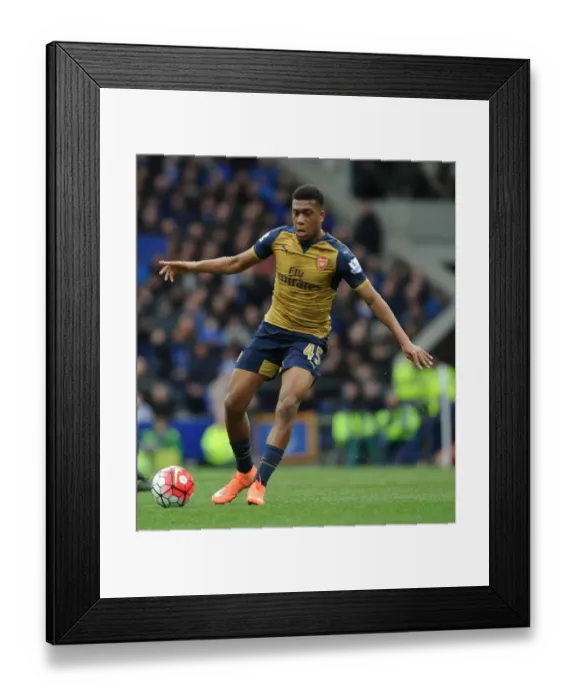 Framed Print : Alex Iwobi in Action: Arsenal vs. Everton, Premier League 2015-16