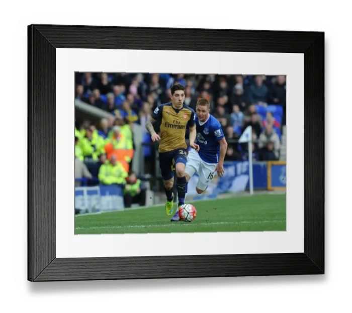 Framed Print : Bellerin Blasts Past McCarthy: Everton vs Arsenal, Premier League 2015-16 Framed Print : Bellerin Blasts Past McCarthy: Everton vs Arsenal, Premier League 2015-16