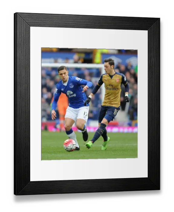 Framed Print : Mesut Ozil Outmaneuvers Muhamed Besic: Everton vs Arsenal, Premier League 2015-16