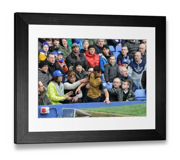 Framed Print : Alexis Sanchez (Arsenal) in with the fans. Everton 0: 2 Arsenal. Barclays Premier League