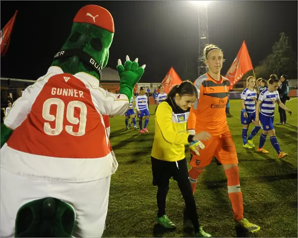 Gunner and mascot with Sari van Veenedaal (Arsenal Ladies)