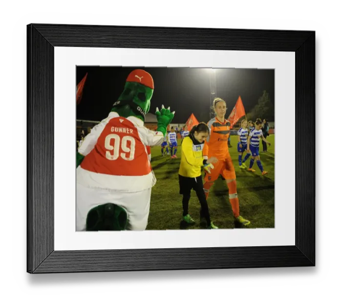 Framed Print : Gunner and mascot with Sari van Veenedaal (Arsenal Ladies) Framed Print : Gunner and mascot with Sari van Veenedaal (Arsenal Ladies)