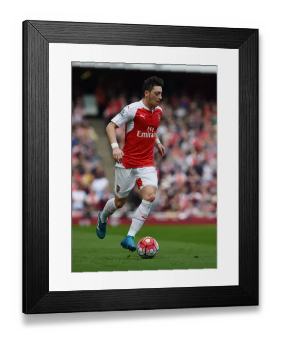 Framed Print : Mesut Ozil in Action: Arsenal vs. Watford, Premier League 2015-16