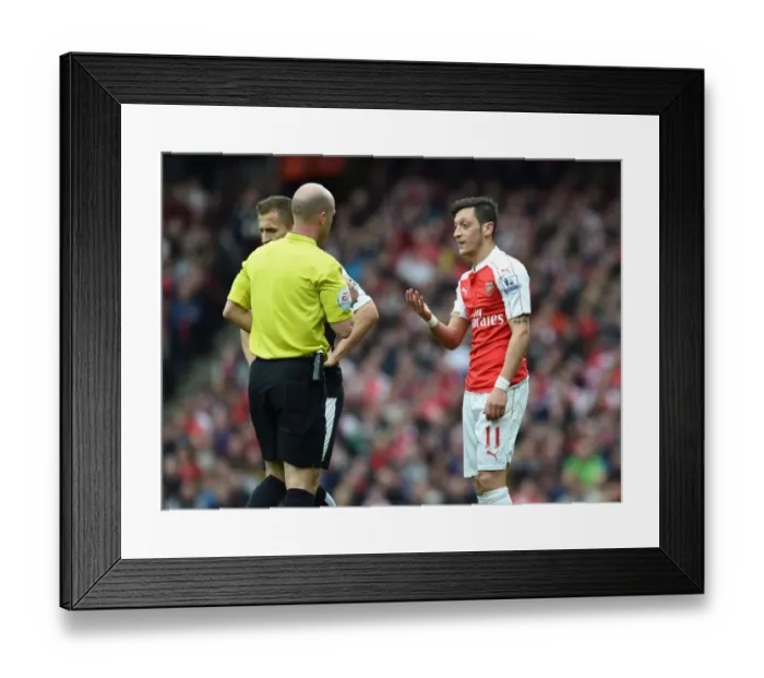 Framed Print : Arsenal's Ozil Argues with Referee during Arsenal vs. Watford, Premier League 2015-16 Framed Print : Arsenal's Ozil Argues with Referee during Arsenal vs. Watford, Premier League 2015-16