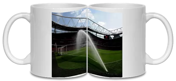 The pitch is watered before the match. Arsenal 4: 0 Watford. Barclays Premier League