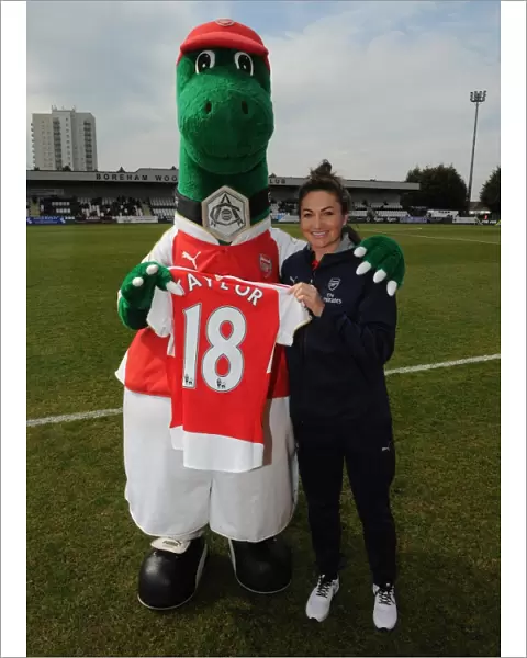 Jodie Taylor (Arsenal Ladies) with Gunner. Arsenal Ladies 2: 2 Notts County Ladies