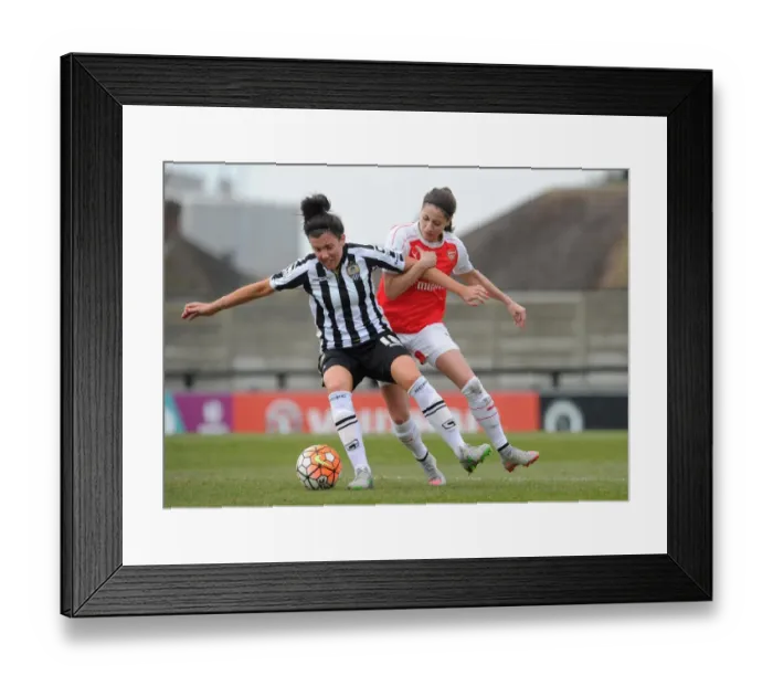 Framed Print : Vicky Losada (Arsenal Ladies) Leanne Crichton (Notts County)