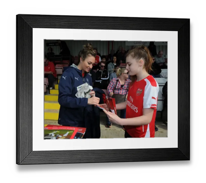 Framed Print : Arsenal's Jodie Taylor Celebrates FA Cup Victory with Fans after Thrilling 2-2 Draw against Notts County Ladies