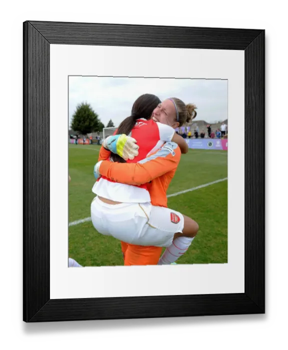 Framed Print : Sari van Veenendaal and Alex Scott (Arsenal Ladies) celebrate after the penalty shoot out