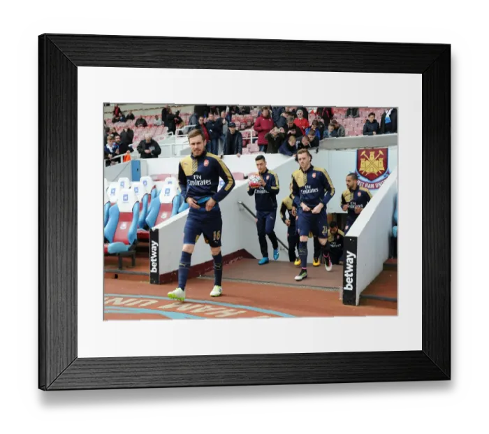 Framed Print : Arsenal Players Ramsey and Chambers Prepare for West Ham United Showdown (2015-16) Framed Print : Arsenal Players Ramsey and Chambers Prepare for West Ham United Showdown (2015-16)