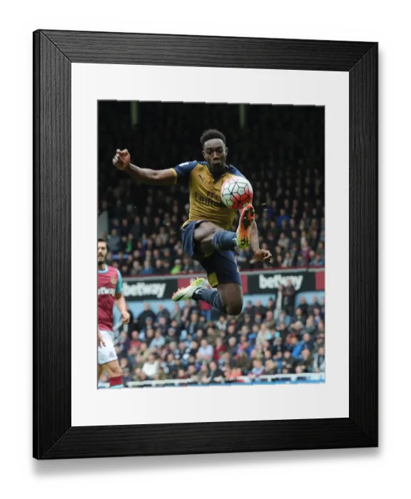 Framed Print : Arsenal's Danny Welbeck in Action during the Premier League Clash against West Ham United - 2015-16 Season
