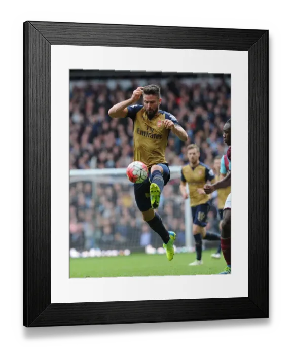 Framed Print : Giroud in Action: Arsenal vs. West Ham United, Premier League 2015-16