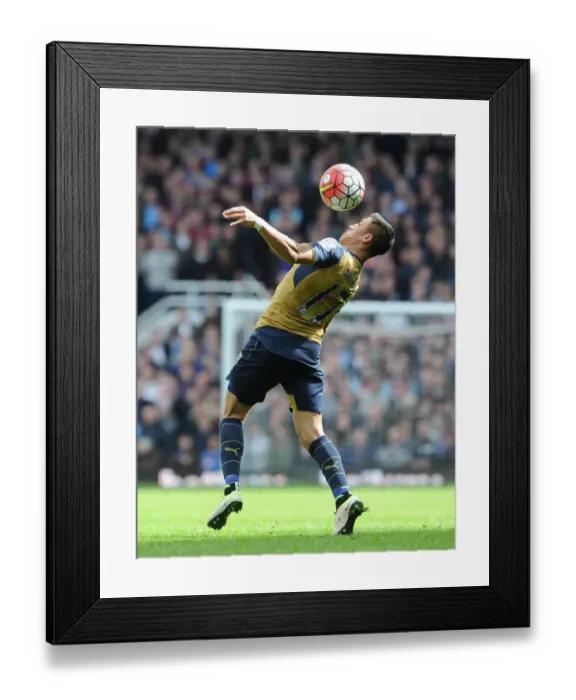 Framed Print : Alexis Sanchez in Action: Arsenal vs. West Ham United, Premier League 2015-16