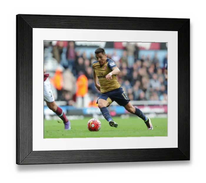 Framed Print : Alexis Sanchez in Action: Arsenal vs. West Ham United, Premier League 2015-16 Framed Print : Alexis Sanchez in Action: Arsenal vs. West Ham United, Premier League 2015-16