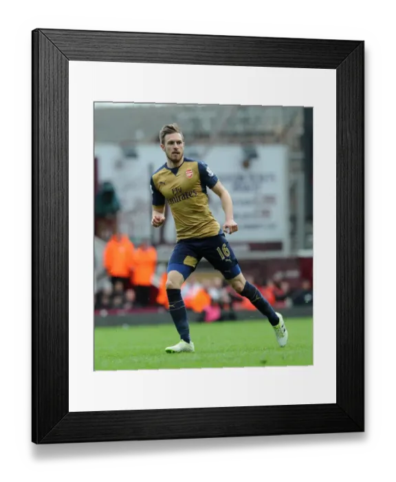 Framed Print : Aaron Ramsey (Arsenal). West Ham United 3: 3 Arsenal
