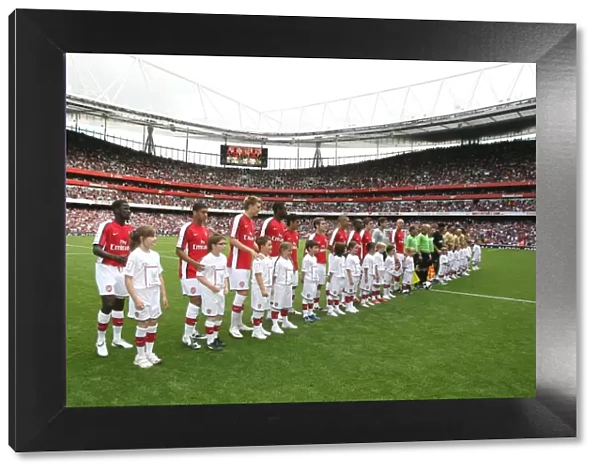 Arsenal and Juventus line up before the match
