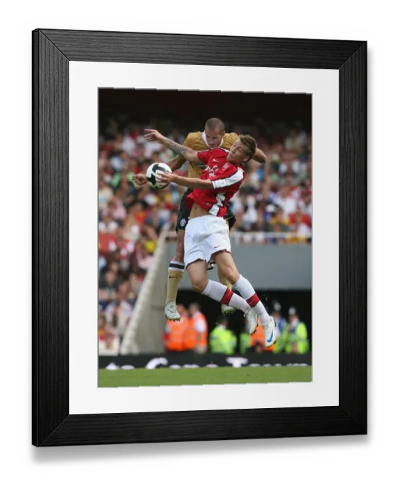 Framed Print : Nicklas Bendtner (Arsenal) Giorgio Chiellini (Juventus)