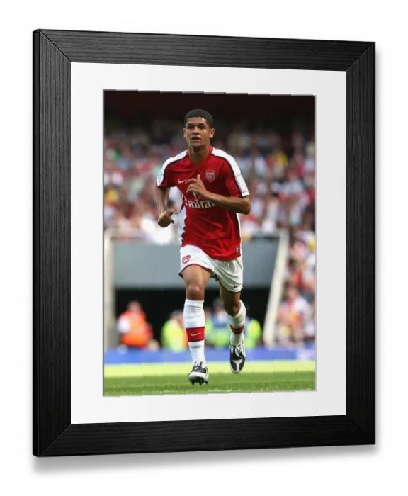 Framed Print : Denilson's Disappointment: Arsenal 0-1 Juventus, Emirates Cup, 2008 Framed Print : Denilson's Disappointment: Arsenal 0-1 Juventus, Emirates Cup, 2008