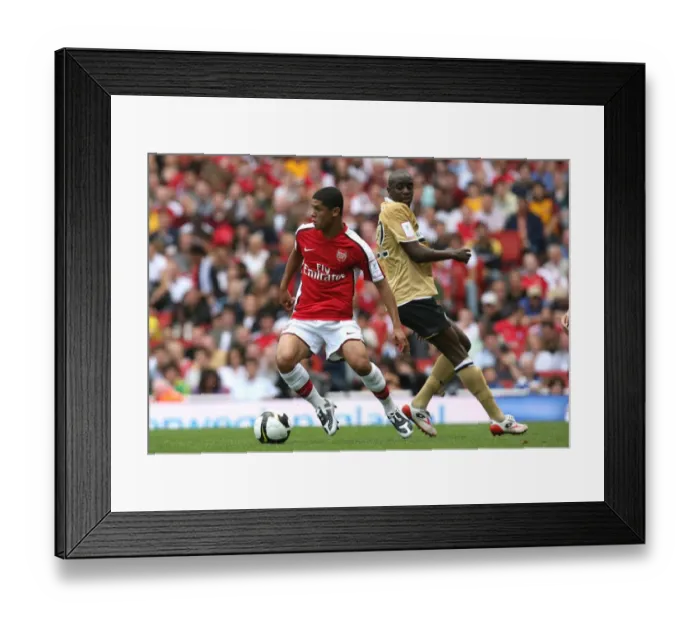 Framed Print : Denilson (Arsenal) Mohamed Sissoko (Juventus) Framed Print : Denilson (Arsenal) Mohamed Sissoko (Juventus)