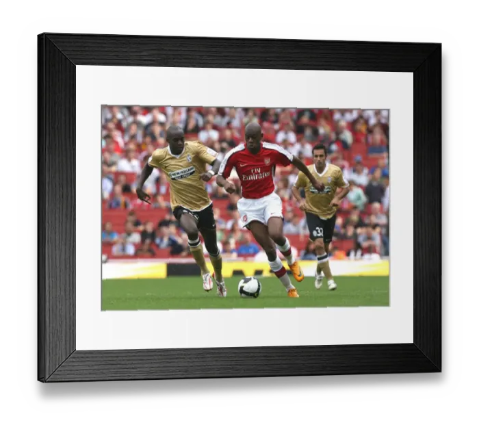 Framed Print : Abu Diaby (Arsenal) Mohamed Sissoko (Juventus) Framed Print : Abu Diaby (Arsenal) Mohamed Sissoko (Juventus)
