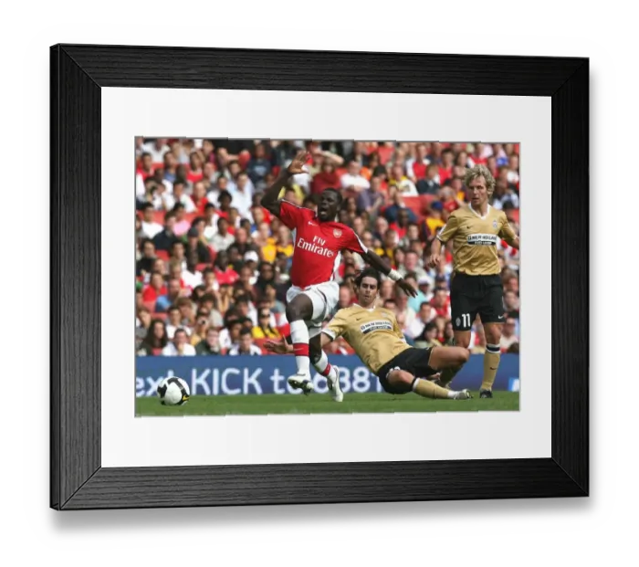 Framed Print : Emmanuel Eboue (Arsenal) Cardoso Tiago and Pavel Nedved (Juventus)