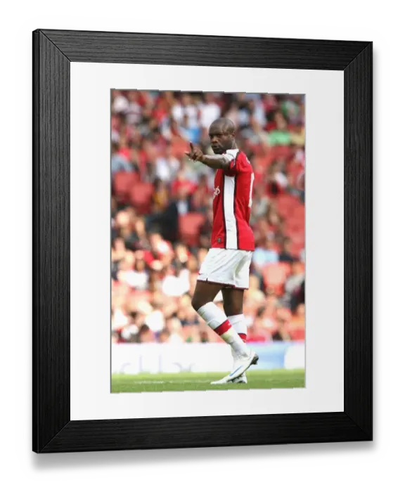 Framed Print : William Gallas: Arsenal vs Juventus Defeat at Emirates Cup, 2008 Framed Print : William Gallas: Arsenal vs Juventus Defeat at Emirates Cup, 2008