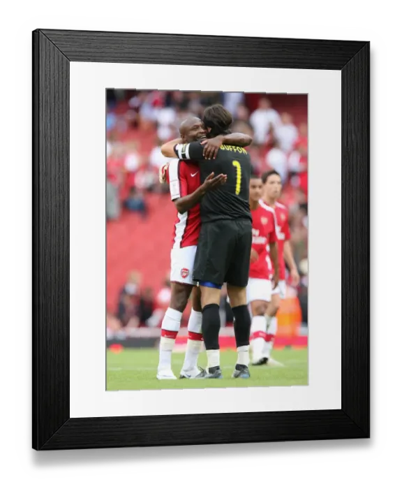 Framed Print : William Gallas (Arsenal) Gianluigi Buffon (Juventus)