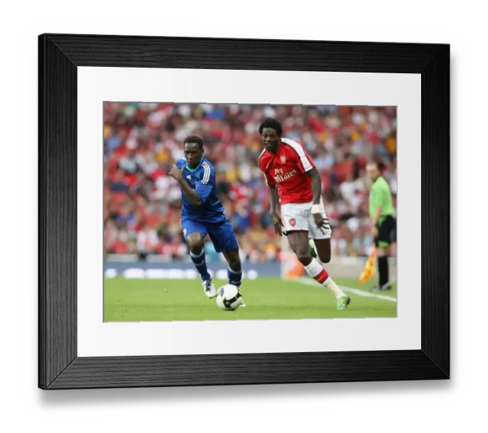 Framed Print : Emmanuel Adebayor (Arsenal) Mahamadu Diarra (Real Madrid) Framed Print : Emmanuel Adebayor (Arsenal) Mahamadu Diarra (Real Madrid)