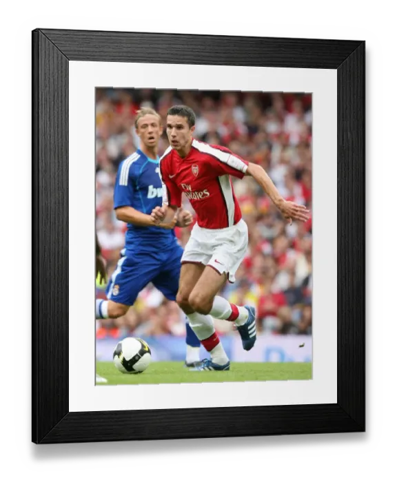 Framed Print : Robin van Persie's Stunner: Arsenal's 1-0 Victory Over Real Madrid, Emirates Cup 2008 Framed Print : Robin van Persie's Stunner: Arsenal's 1-0 Victory Over Real Madrid, Emirates Cup 2008